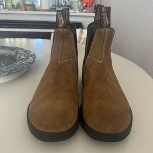 Blundstone Suede Chelsea Boot